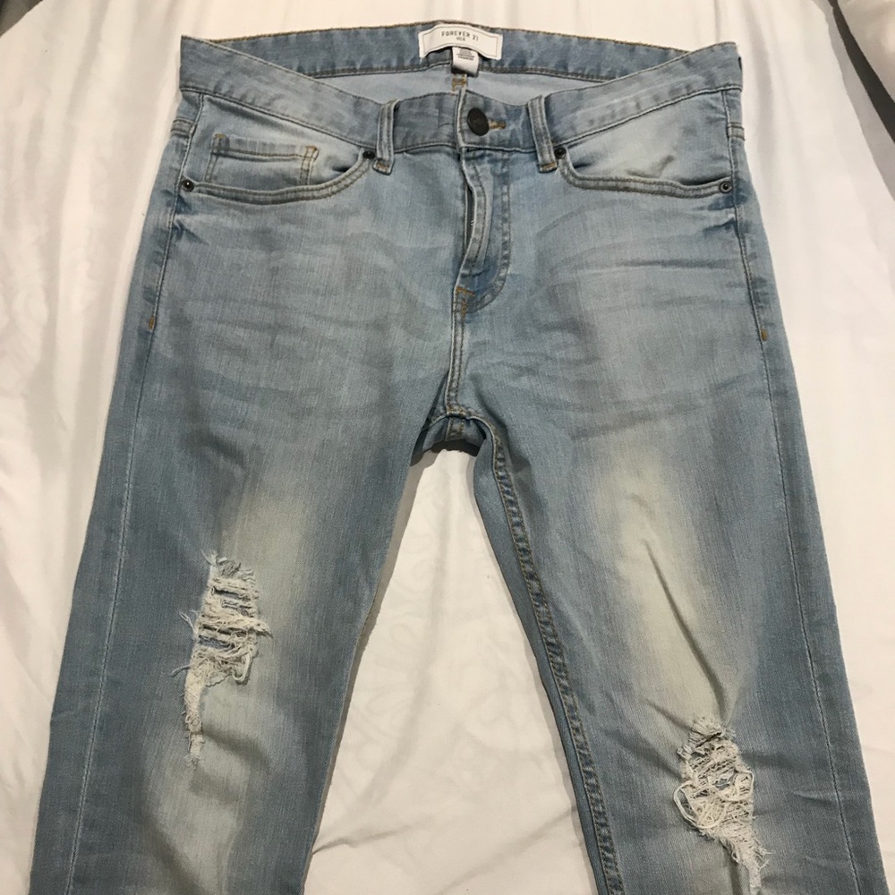 SALE‼️ Forever 21 Distressed Skinny Stretch Jeans